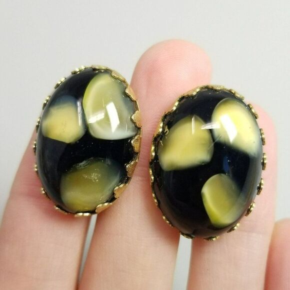 Vintage Black and Yellow Cabochon Oval Clip On Earrings, Gold Tone Setting - Picture 1 of 6